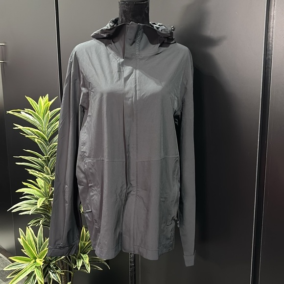 32° Cool Rain/Wind Breaker,Zip up,hood,zip hip pockets,velcro cuffs,lightweight - Picture 1 of 12